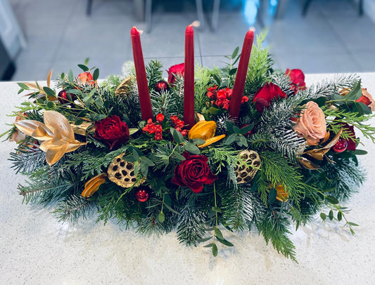 Christmas table arrangement with flowers